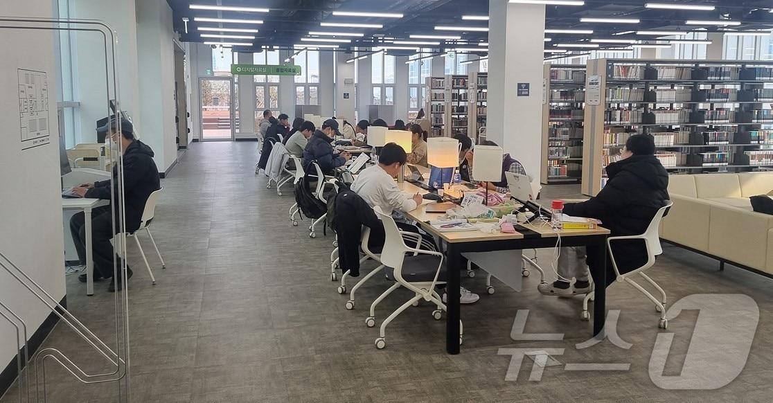 본문 이미지 - 대구혁신도시 주민들의 여가공간인 복합문화센터가 시범운영을 끝내고 오는 3월 4일 정식 개관한다. (대구시 제공. 재판매 및 DB 금지)