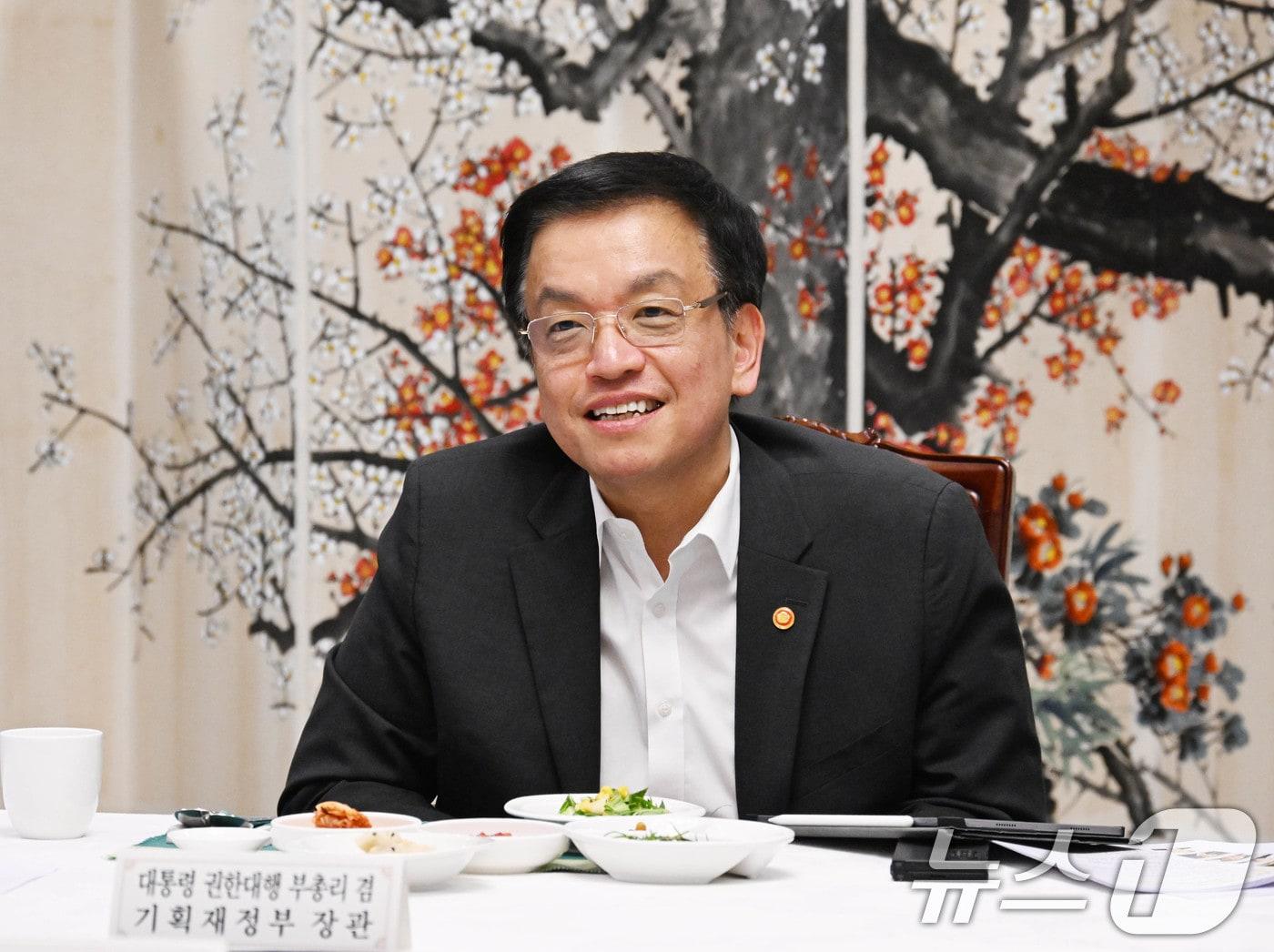 본문 이미지 - 대외경제협력기금(EDCF) 운영위원장인 최상목 대통령 권한대행 부총리 겸 기획재정부 장관(기획재정부 제공. 재판매 및 DB 금지) 2025.2.27/뉴스1