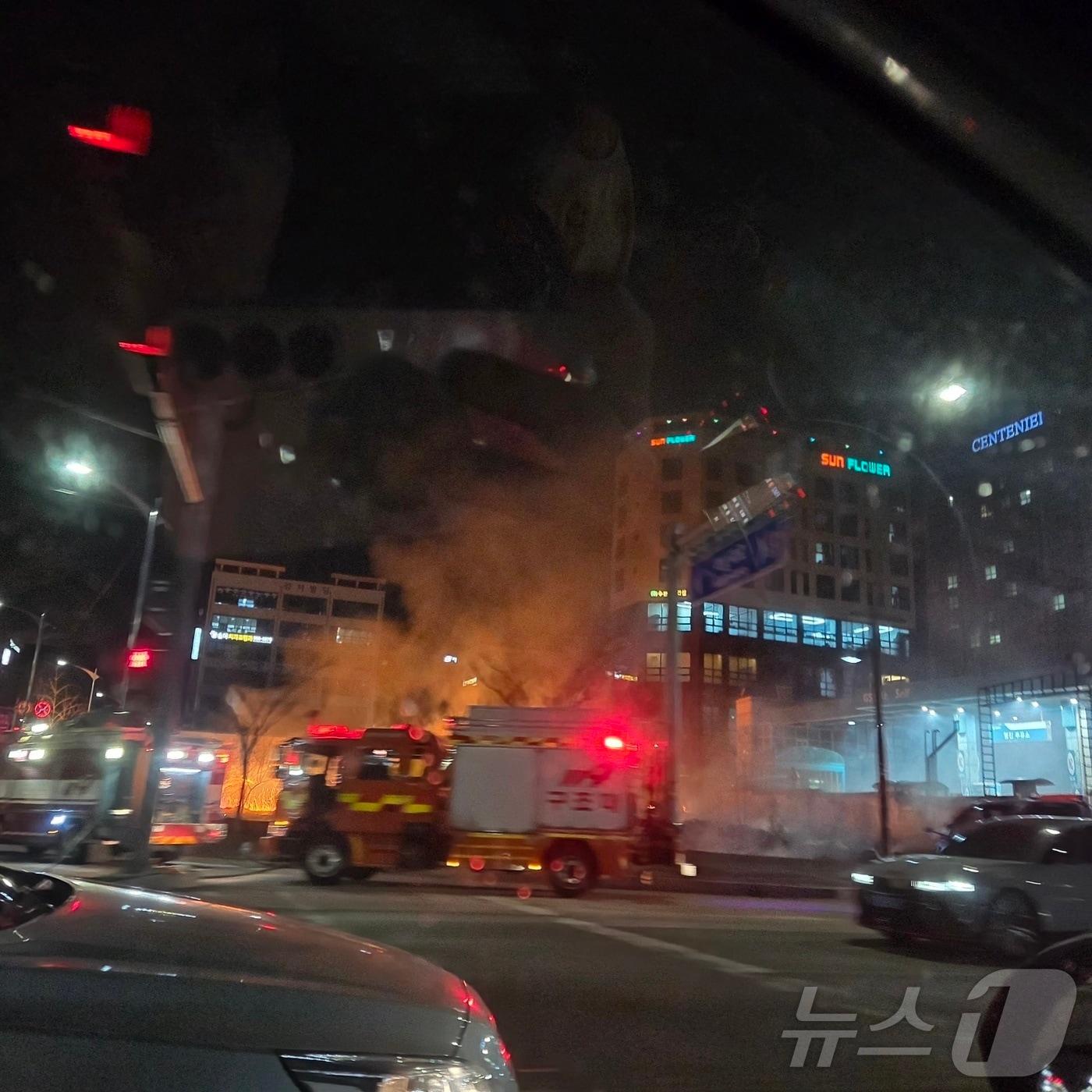 본문 이미지 - 27일 오후 광주 광산구의 한 공터에서 불이 난 모습.(독자제공) 2026.2.27