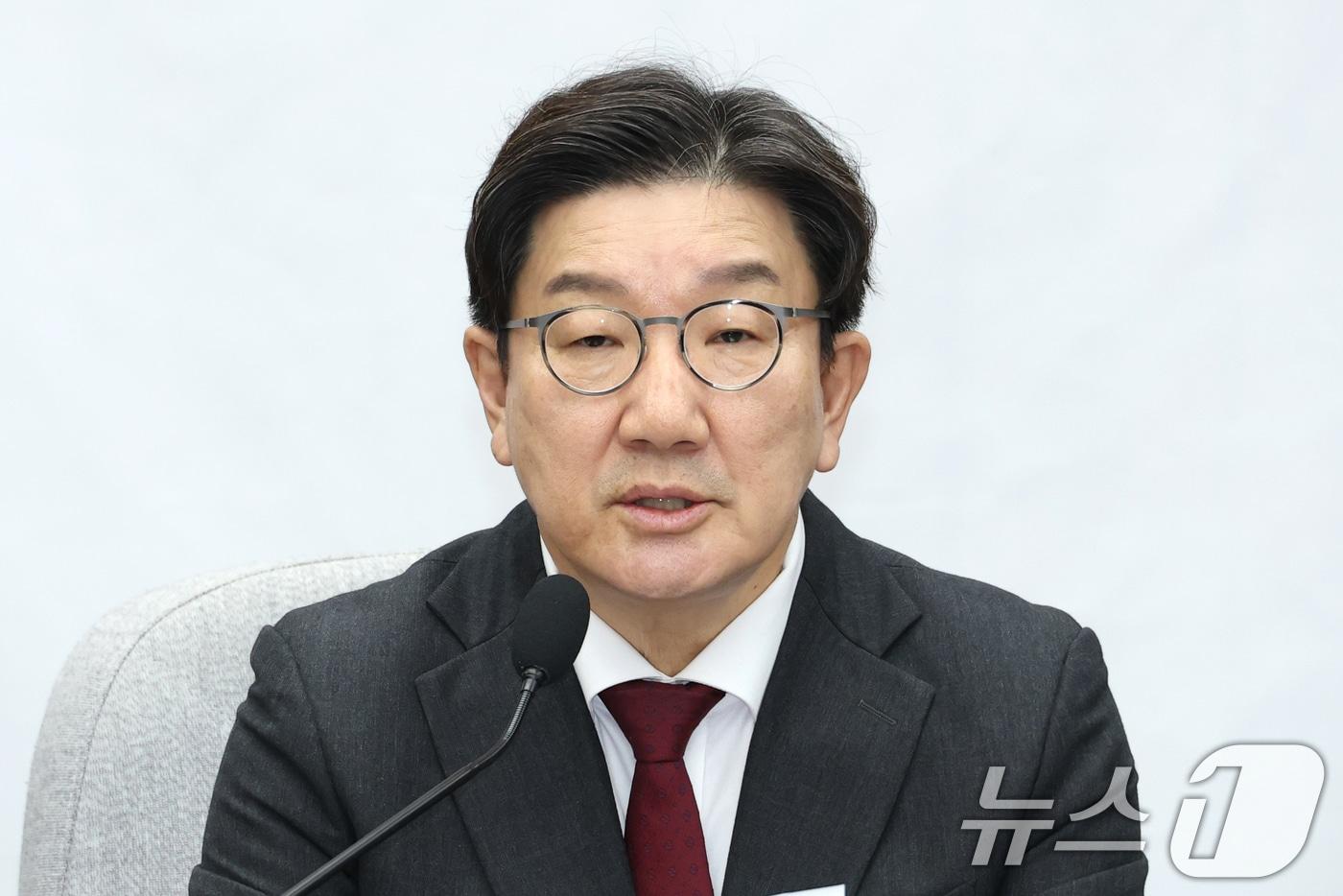 본문 이미지 - 권성동 국민의힘 원내대표가 28일 오전 서울 여의도 국회에서 열린 원내대책회의에서 모두발언을 하고 있다. 2025.2.28/뉴스1 ⓒ News1 이광호 기자