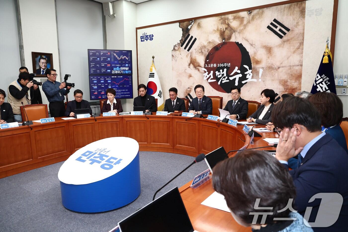 이재명 더불어민주당 대표가 28일 오전 서울 여의도 국회에서 열린 확대간부회의에서 모두 발언을 하고 있다. 2025.2.28/뉴스1 ⓒ News1 김민지 기자