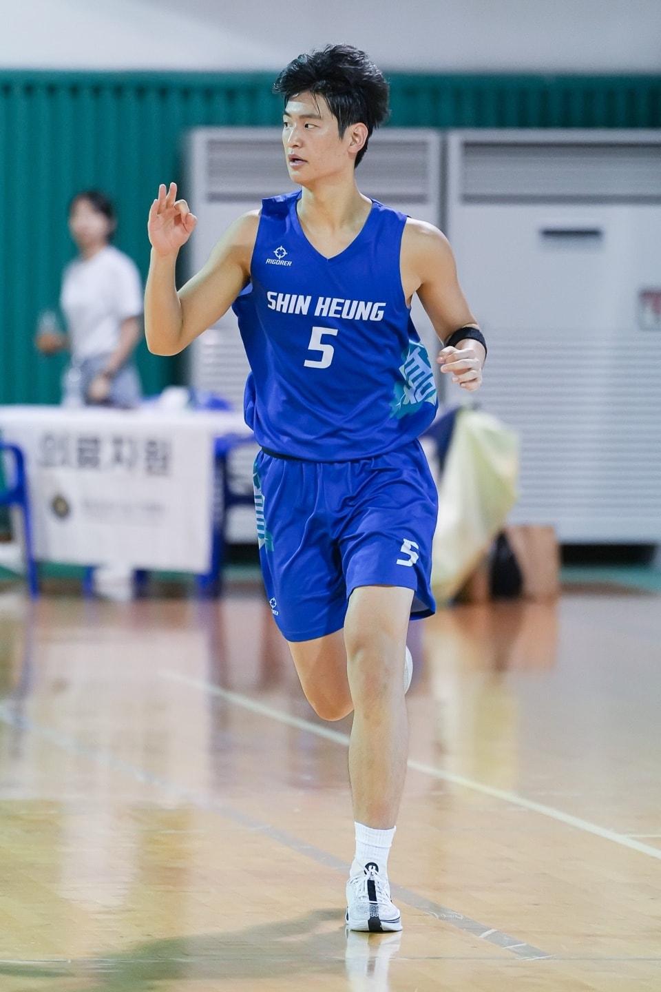 본문 이미지 - 제25회 김현준 농구장학금 수상자로 선정된 김재원. (서울 삼성 제공)