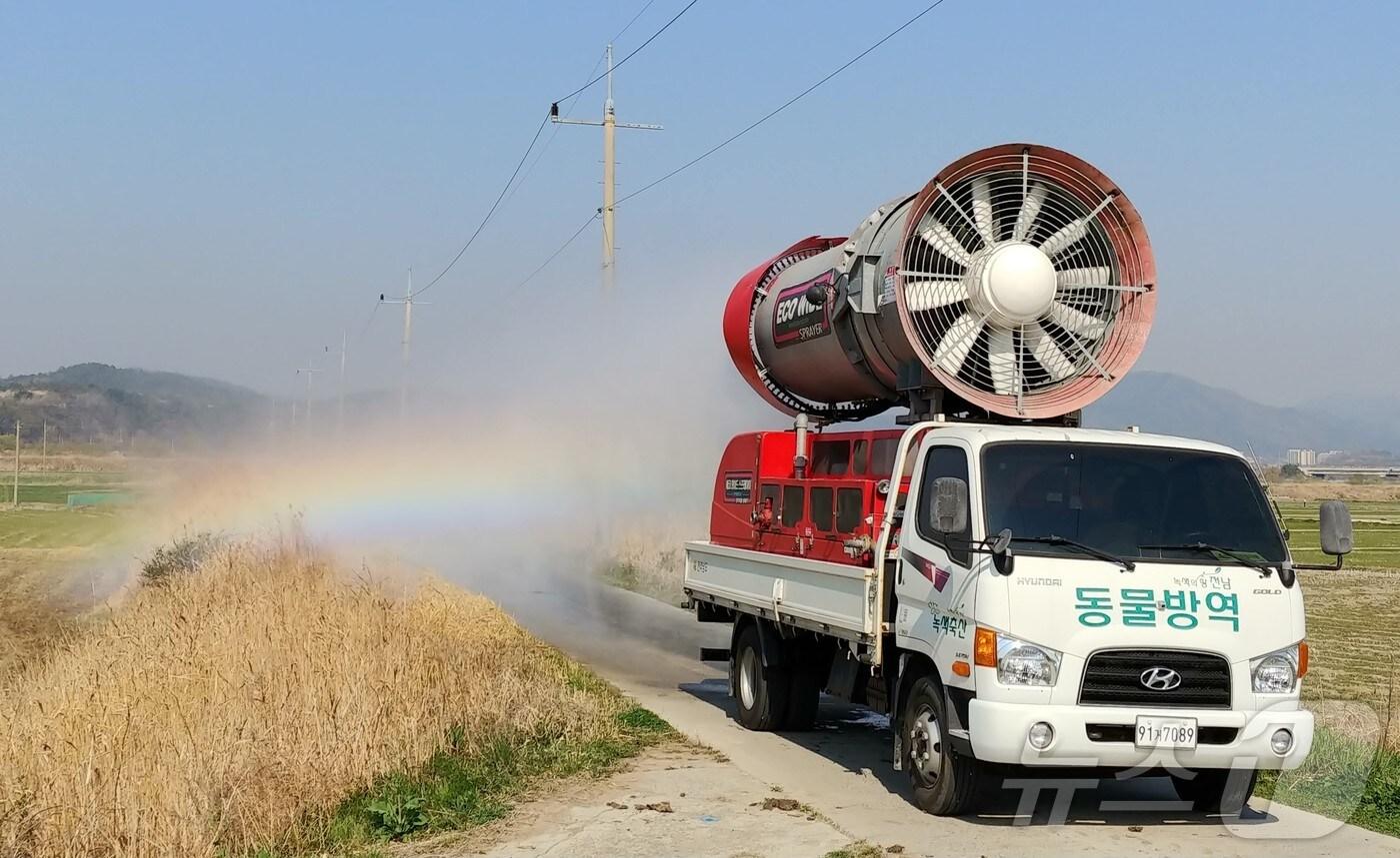 고병원성 조류인플루엔자 방역.(전남도 제공. 재판매 및 DB금지) 2025.2.28/뉴스1