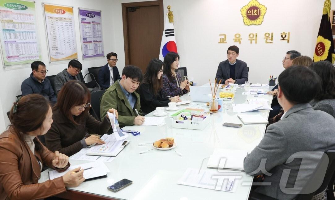 본문 이미지 - 학생맞춤통합지원 시스템 구축 간담회(인천시의회 제공) / 뉴스1