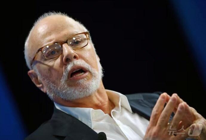 본문 이미지 - 헤지펀드 엘리엇의 창립자이자 최고경영자(CEO)인 폴 싱어 ⓒ 로이터=뉴스1