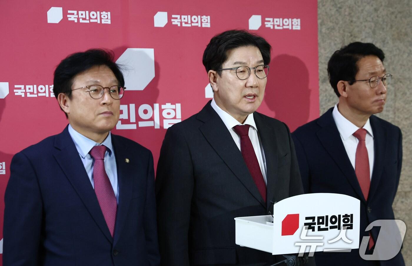 권성동 국민의힘 원내대표가 28일 오후 서울 여의도 국회에서 국정협의회 무산과 관련해 발언하고 있다. 2025.2.28/뉴스1 ⓒ News1 김민지 기자