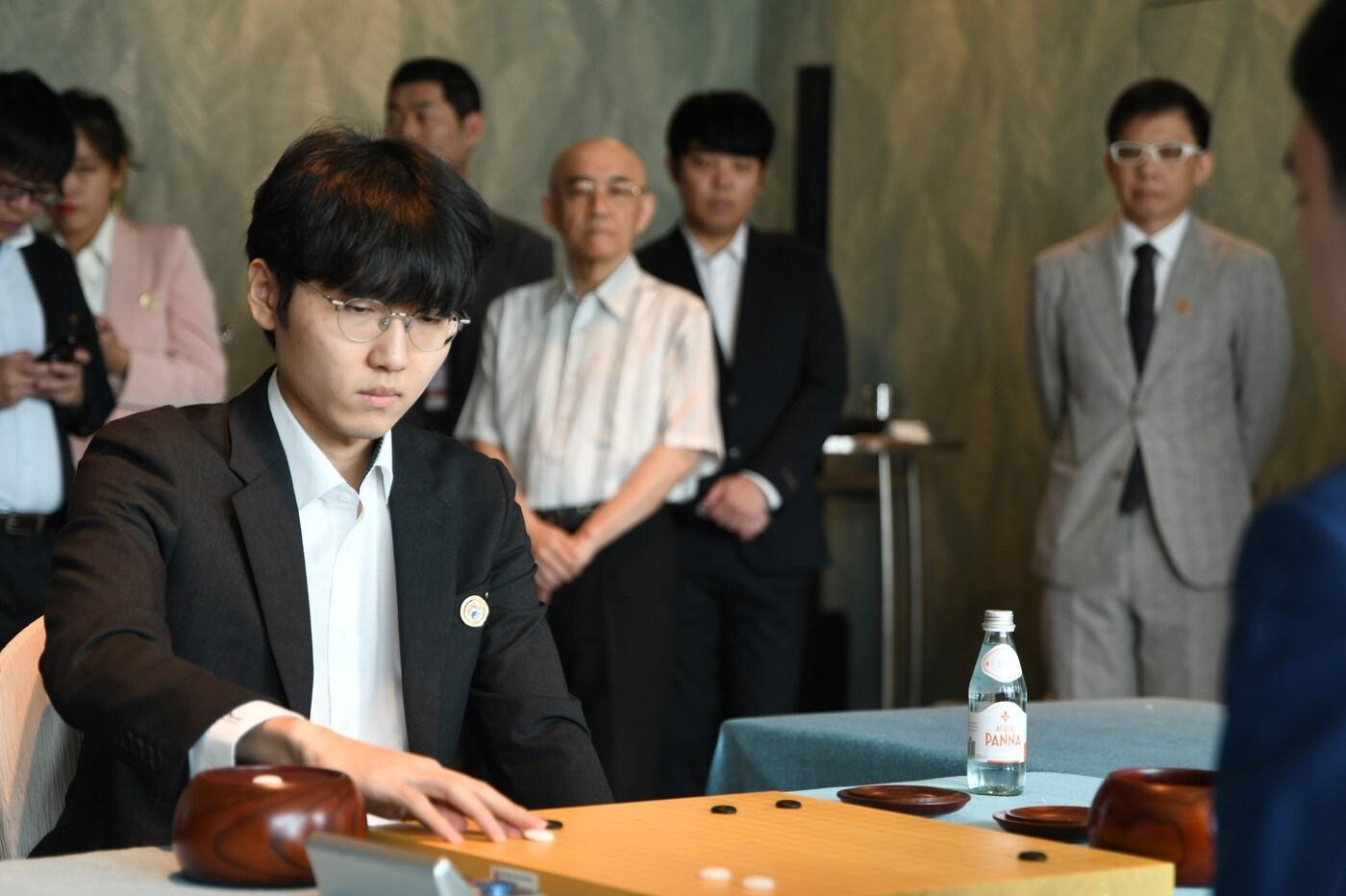 본문 이미지 - 난양배 월드바둑마스터스 우승을 차지한 신진서 9단. (한국기원 제공)