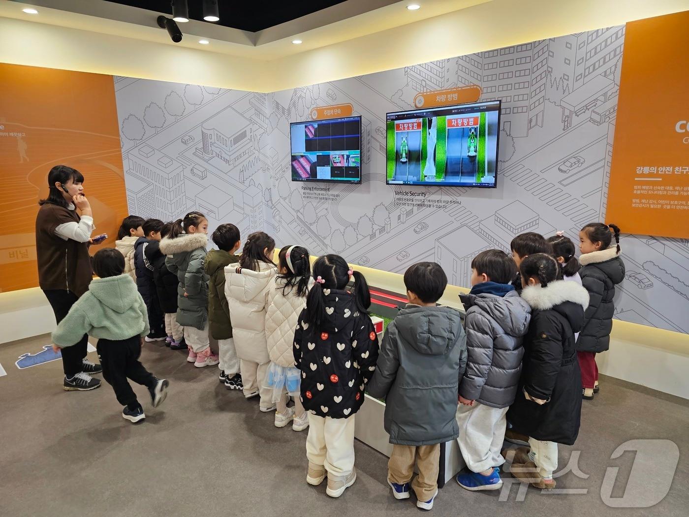 본문 이미지 - 강릉 도시정보센터에서 ITS 체험프로그램 운영.&#40;강릉시 제공&#41; 2025.2.3/뉴스1