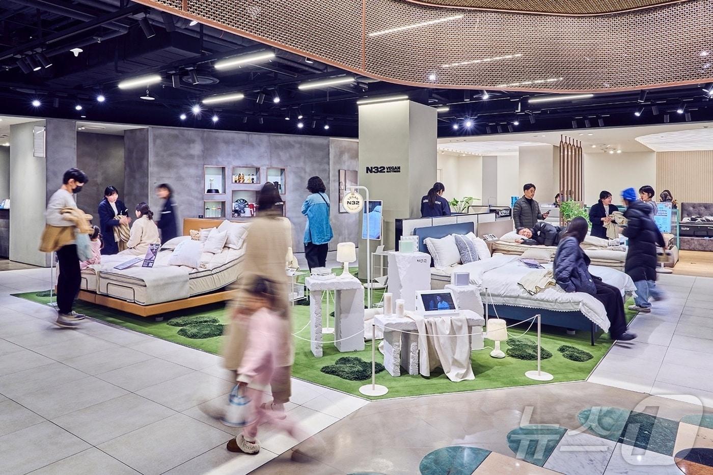 N32 신세계백화점 센텀시티점 내부 (시몬스 제공)