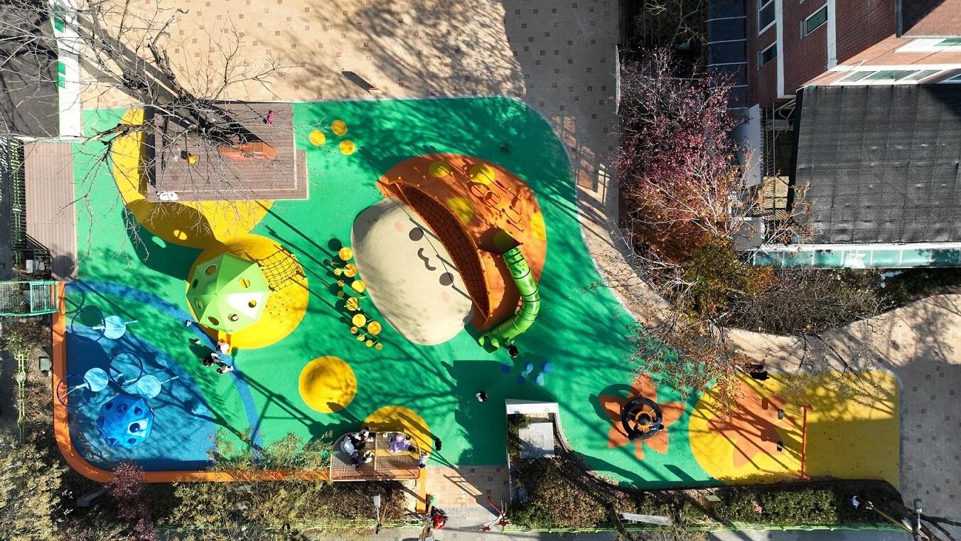 본문 이미지 - 단풍잎 놀이터 1호 전경.&#40;넥슨 제공&#41;