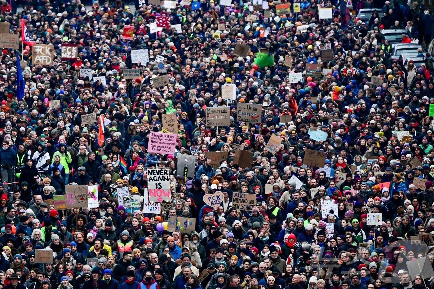 독일 베를린에서 반&#40;反&#41; 극우 시위대가 집회를 벌이고 있다. ⓒ AFP=뉴스1 ⓒ News1 김경민 기자