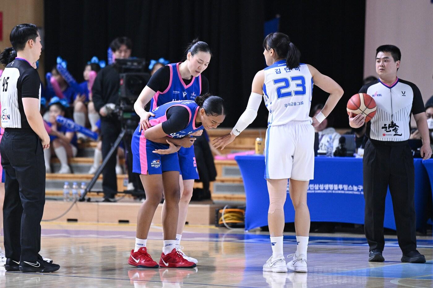 여자농구 삼성생명이 핵심 가드 키아나 스미스의 부상이라는 대형 악재를 만났다.(WKBL 제공)