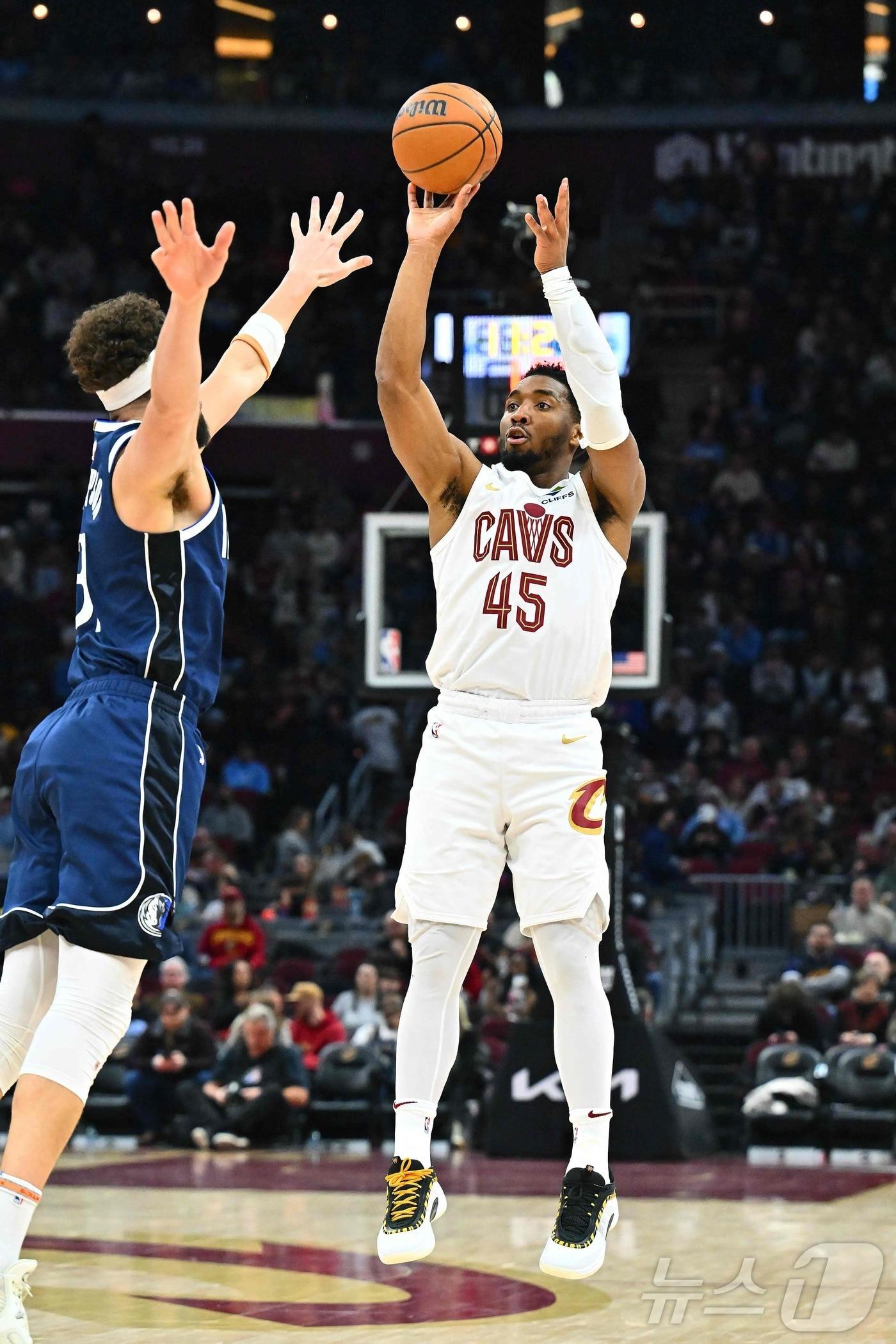 본문 이미지 - NBA 동부 1위 클리블랜드가 댈러스를 꺾고 4연승을 달렸다. ⓒ AFP=뉴스1