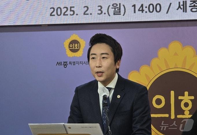 본문 이미지 - 임채성 세종시의회 의장이 3일 오후 시의회 대회의실에서 96회 임시회 의정 브리핑을 하고 있다.  ⓒ News1 장동열 기자