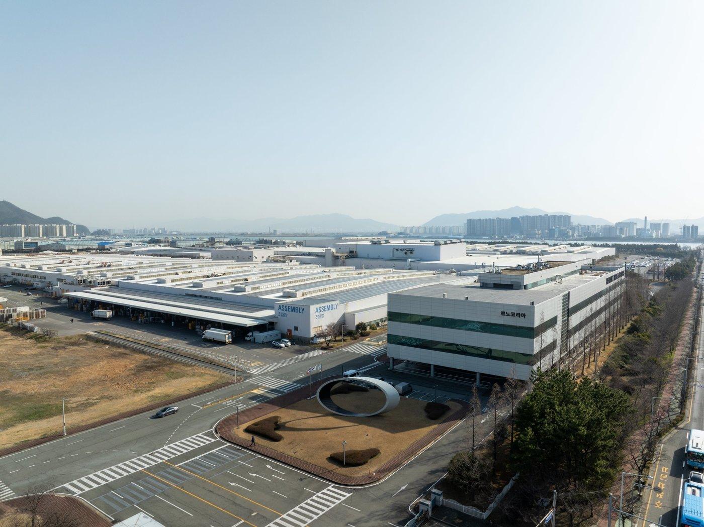 본문 이미지 - 르노코리아 부산공장 전경(르노코리아 제공). 2025.02.03.