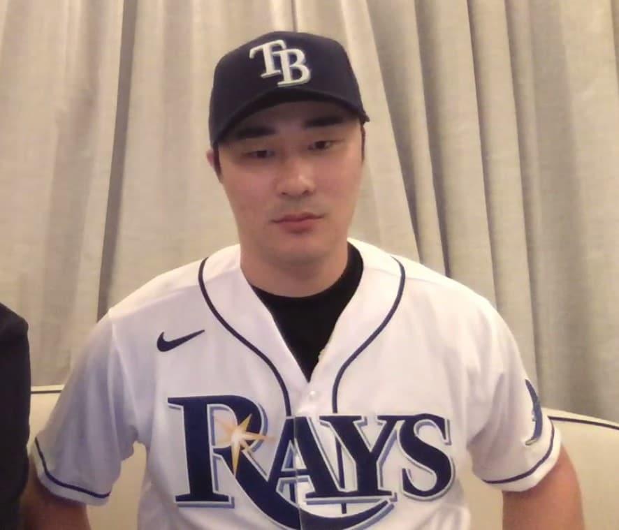 본문 이미지 - 탬파베이에 입단한 김하성이 취재진과 화상 기자회견을 진행했다.