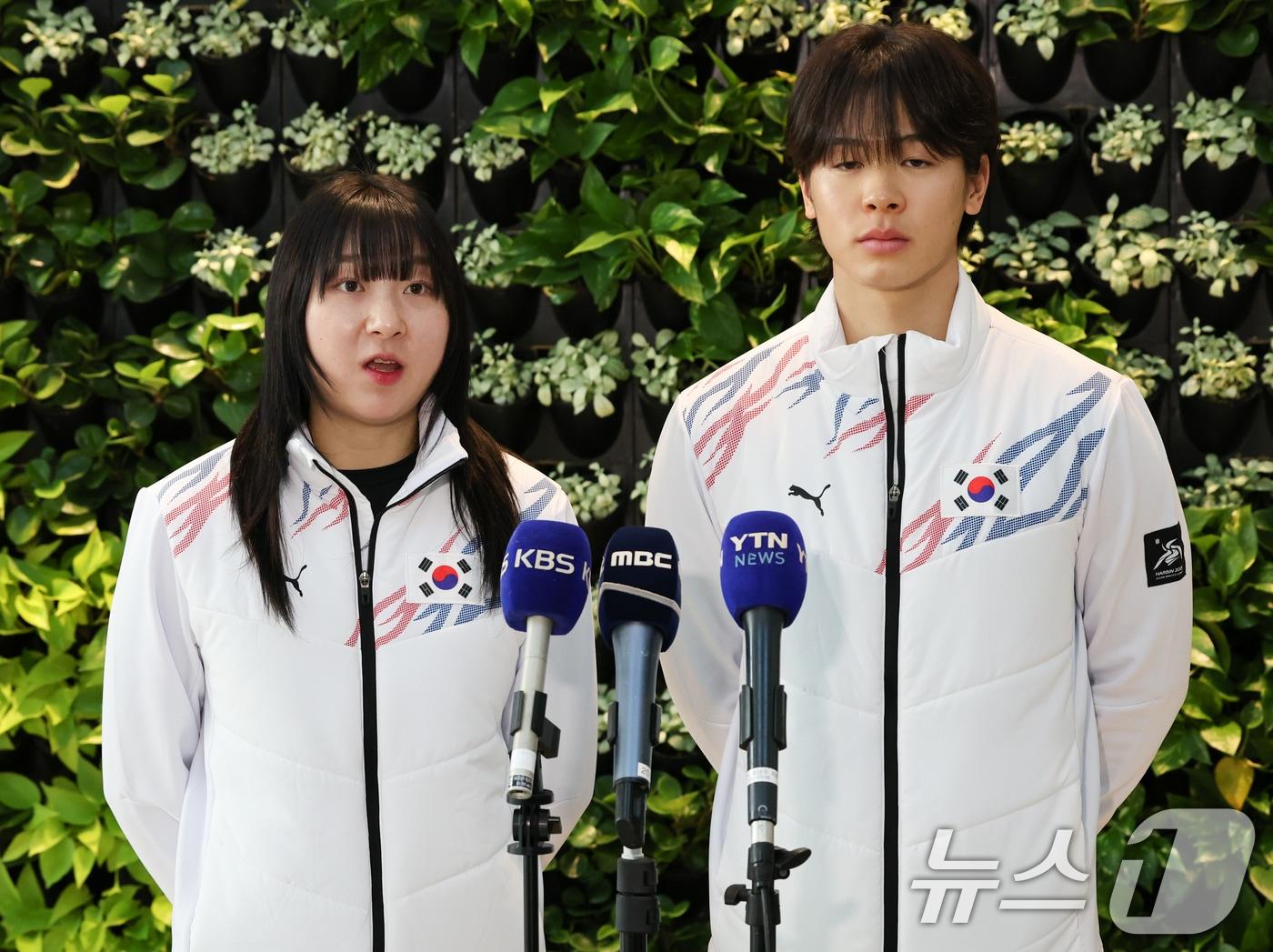 본문 이미지 - 크로스컨트리 스키 국가대표 이의진(왼쪽). ⓒ 뉴스1 허경 기자