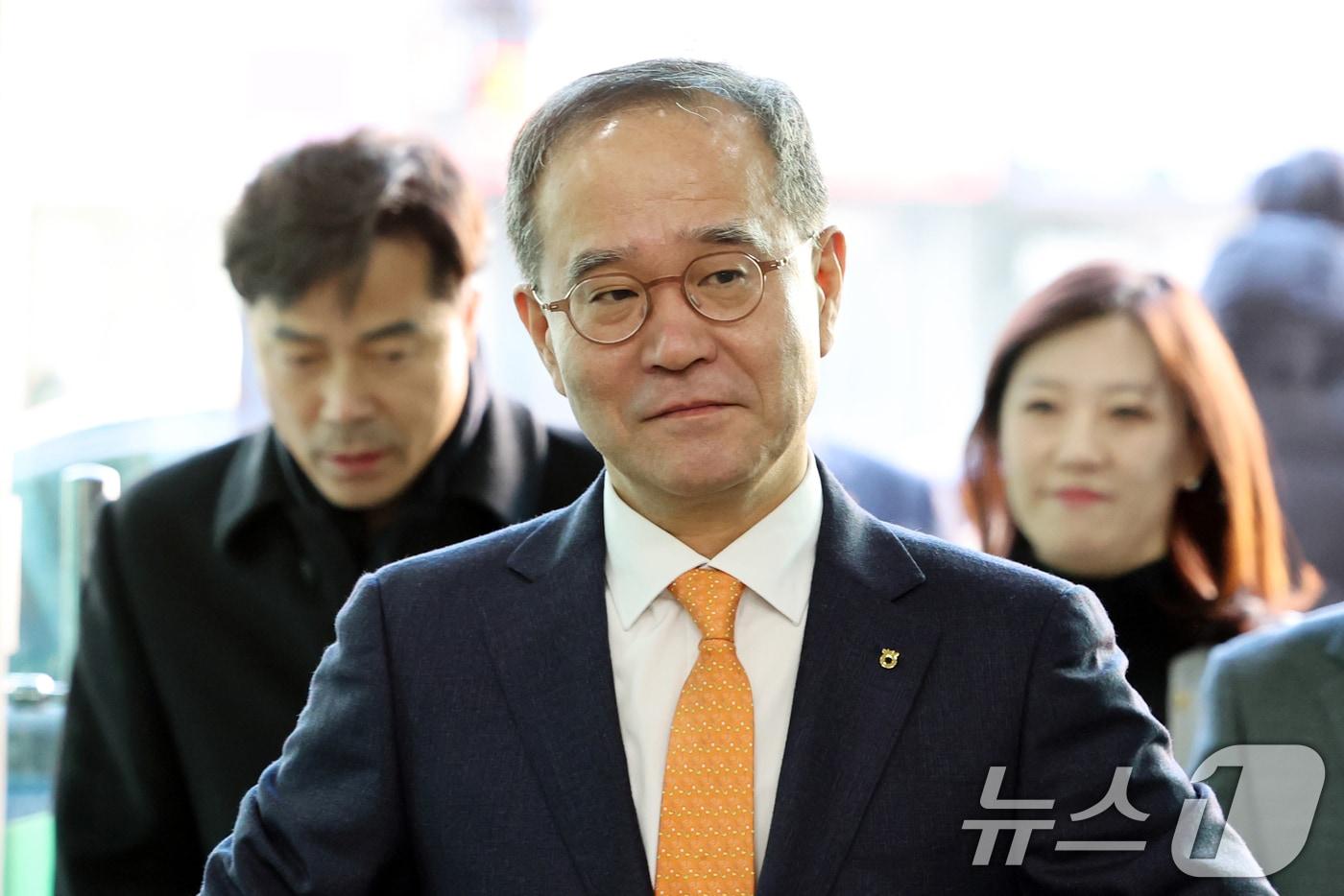 이찬우 신임 NH농협금융지주 회장이 4일 오전 서울 용산구 NH농협은행 고객행복센터(콜센터)를 방문하고 있다. 2025.2.4/뉴스1 ⓒ News1 황기선 기자