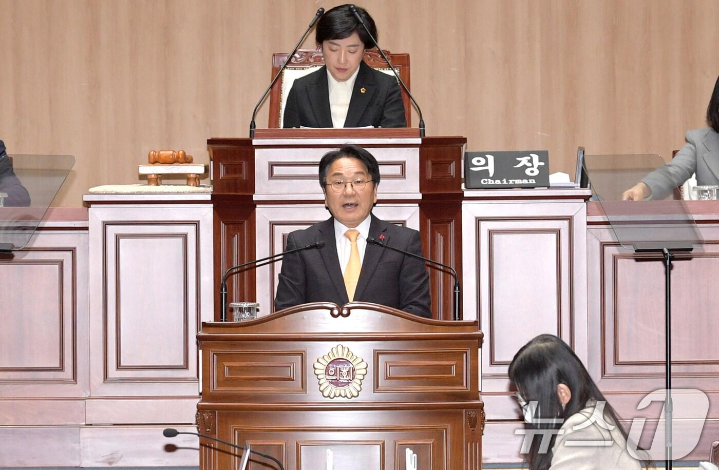 강기정 광주시장이 4일 시의회 본회의장에서 열린 제330회 시의회 임시회 제1차 본회의에 참석, 2025년도 주요 업무계획을 발표하고 있다.&#40;광주시 제공&#41;2025.2.4/뉴스1 