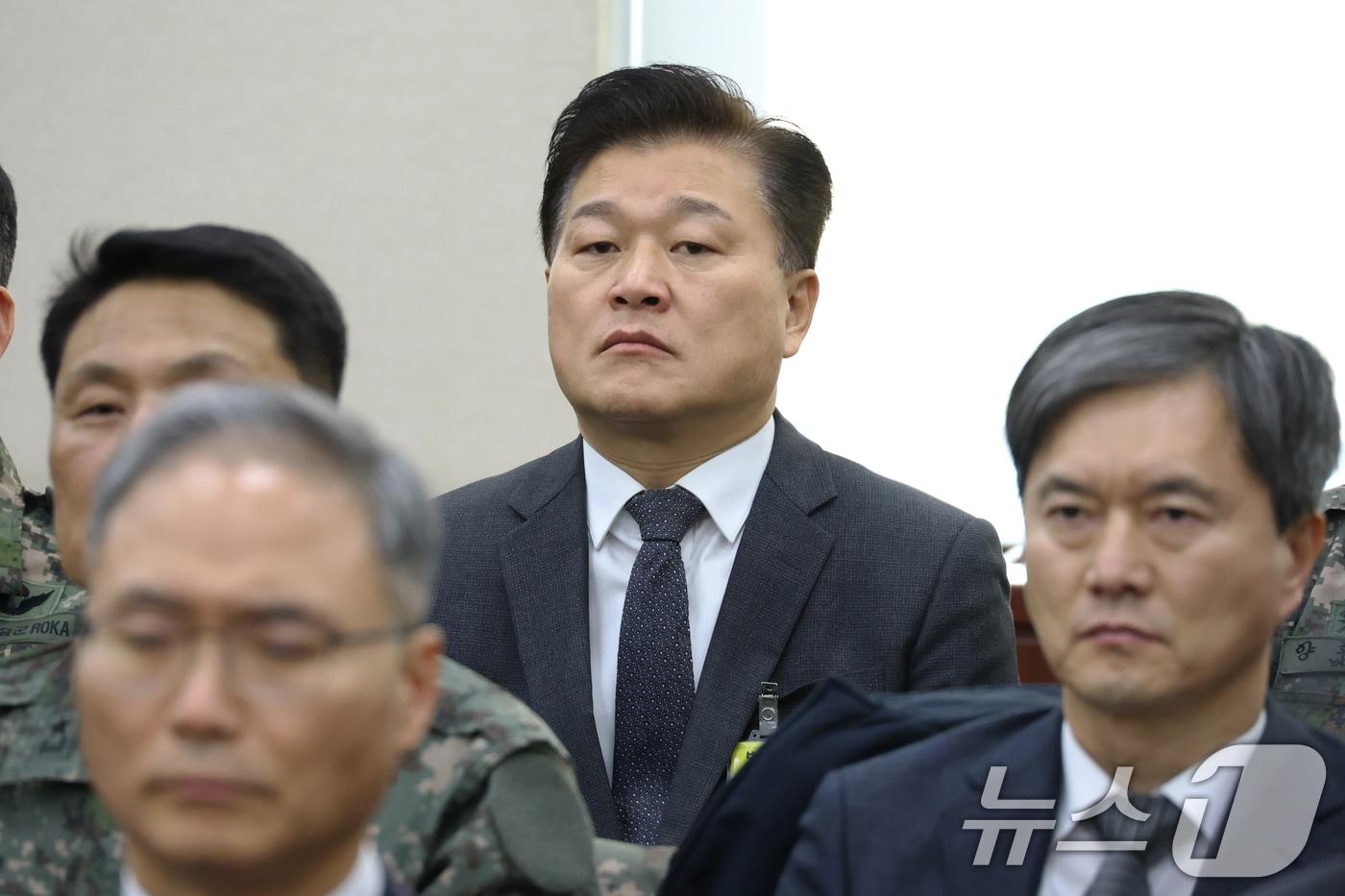 신용한 전 서원대 교수가 4일 서울 여의도 국회에서 열린 윤석열 정부의 비상계엄 선포를 통한 내란 혐의 진상규명 국정조사 특별위원회 2차 청문회에 출석해 있다. 2025.2.4/뉴스1 ⓒ News1 이광호 기자