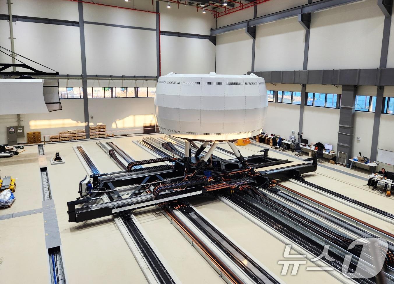 본문 이미지 - 광주 첨단 3지구 인공지능 집적단지에 들어선 국내 최대 규모의 드라이빙 시뮬레이터.(광주시 제공)/뉴스1 