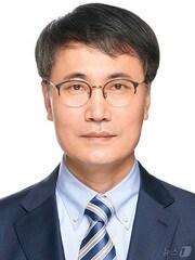 본문 이미지 - 오은석 한국전지학회 신임 회장. (울산대 제공)