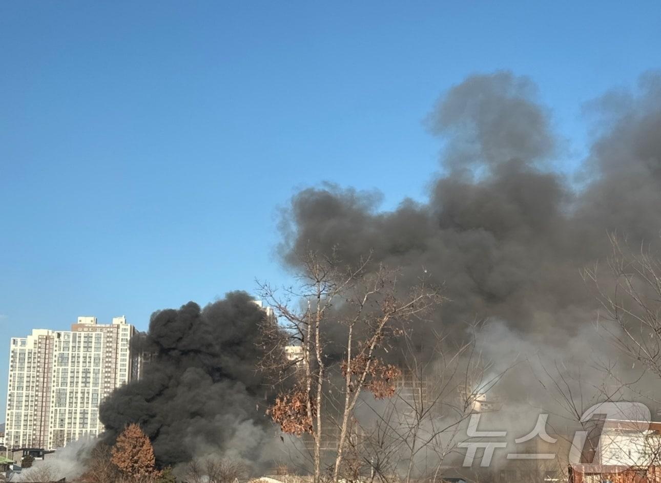 본문 이미지 - 화재 현장 모습.&#40;독자제공&#41;
