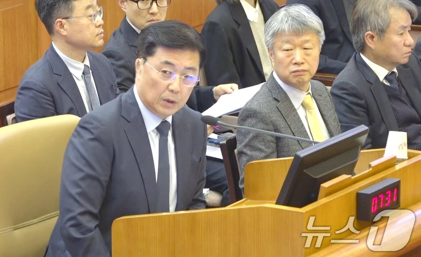 홍장원 전 국가정보원 제1차장이 4일 서울 종로구 헌법재판소에서 열린 윤석열 대통령 탄핵심판 5차 변론에 증인으로 출석해 발언하고 있다. &#40;헌법재판소 제공&#41; 2025.2.4/뉴스1