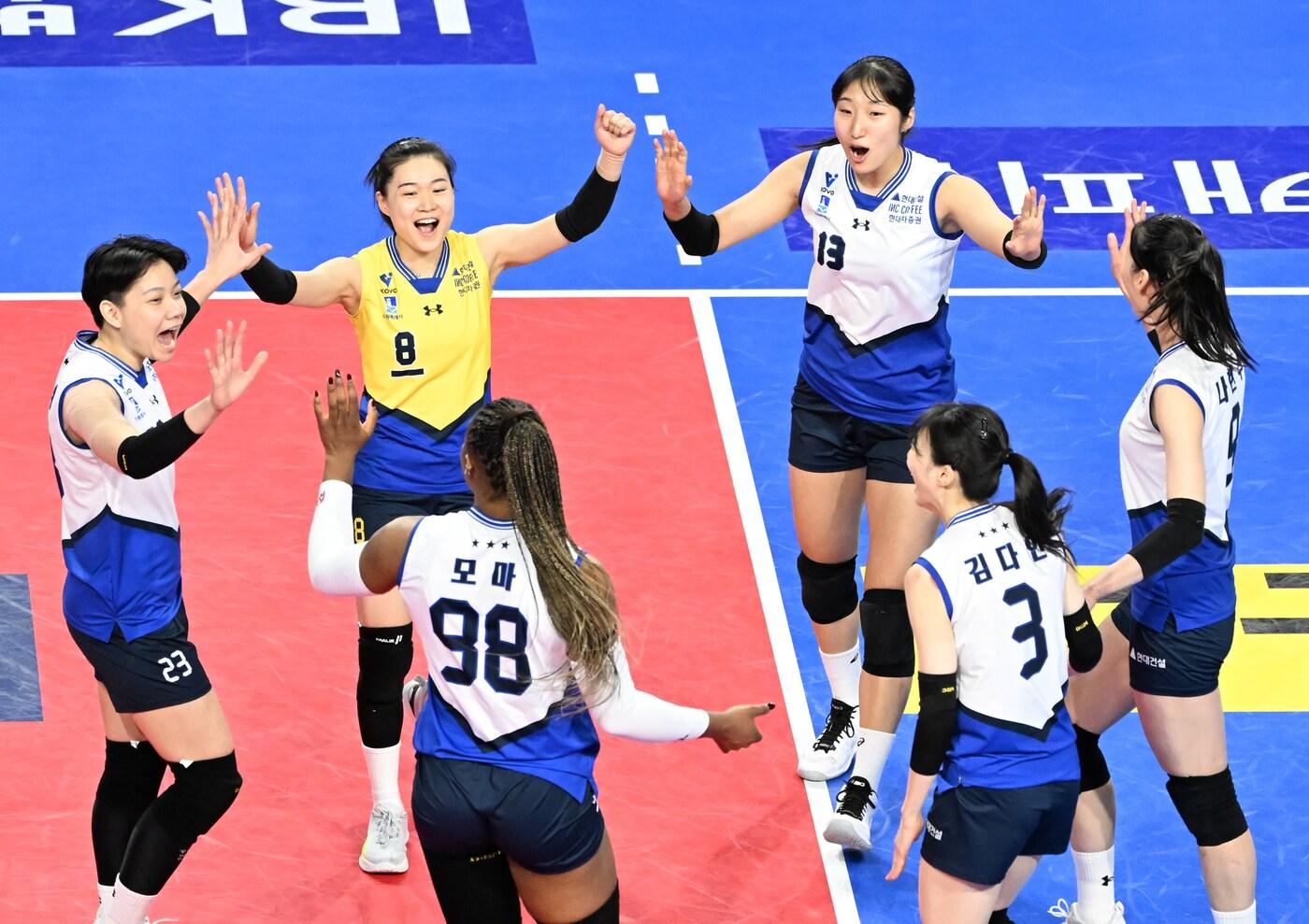 현대건설이 4일 열린 2024-25 도드람 V리그 여자부 5라운드 경기에서 IBK기업은행을 3-1로 제압했다. &#40;KOVO 제공&#41;