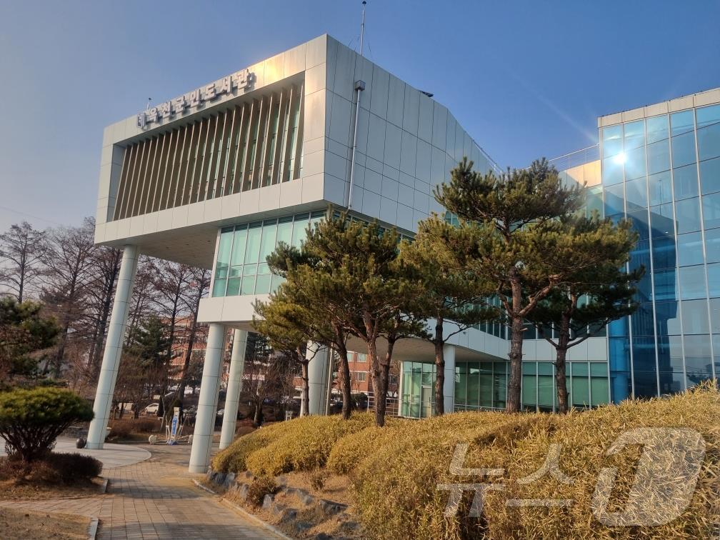 본문 이미지 - 옥천군민도서관 전경 &#40;옥천군 제공&#41; /뉴스1 