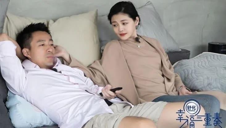 본문 이미지 - 왕샤오페이(왼쪽), 쉬시위안이 '행복 트리오'에 출연했던 모습. (야후타이완 갈무리)