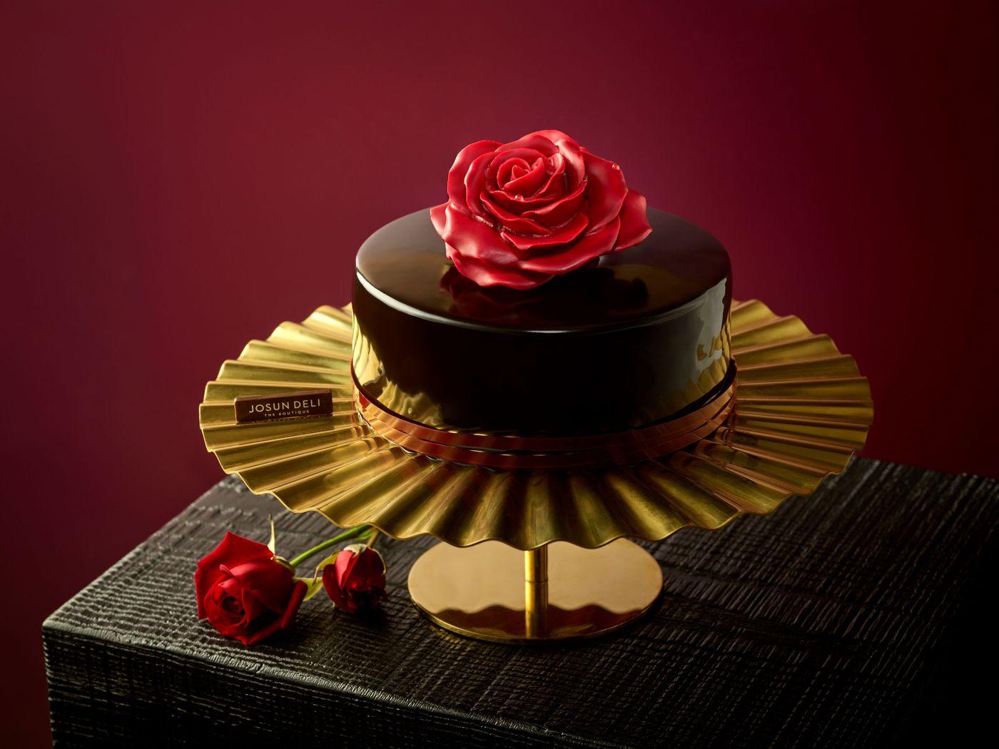 본문 이미지 - 조선 팰리스 밸런타인 데이 케이크(조선호텔앤리조트 제공).