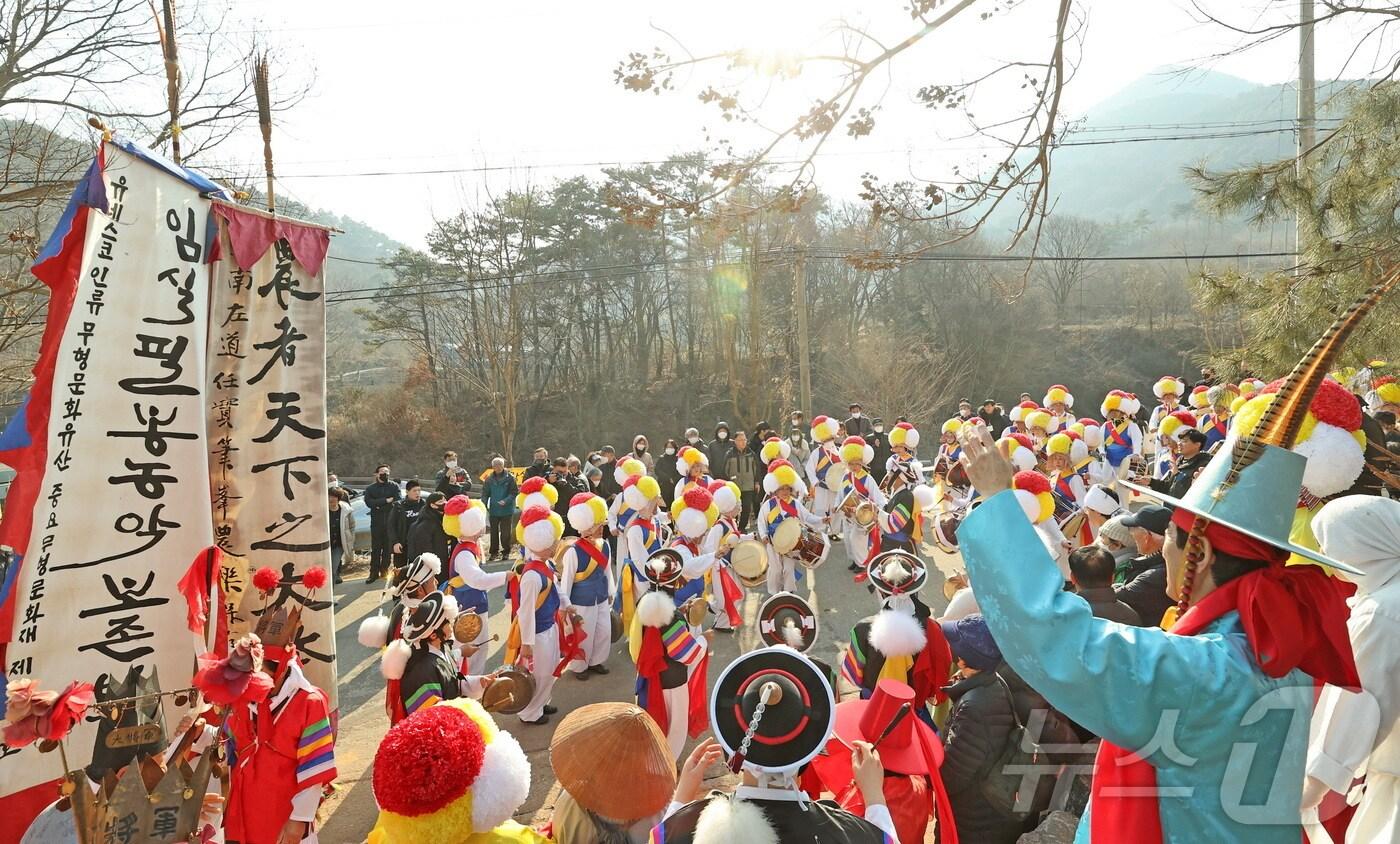 본문 이미지 - ‘제44회 필봉정월대보름굿’ 행사가 8일 전북자치도 임실군 강진면 필봉마을에서 개최된다.(임실군제공)2025.2.5/뉴스1