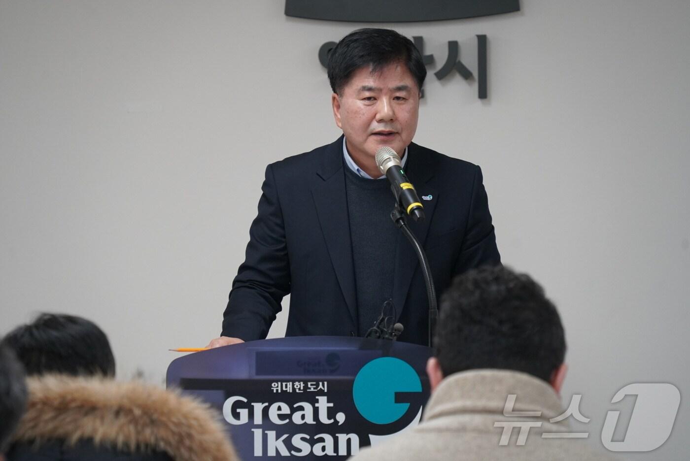 5일 오전 김민수 익산시 기획안전국장이 정례브리핑을 하고 있다.(익산시 제공) 2025.2.5/뉴스1