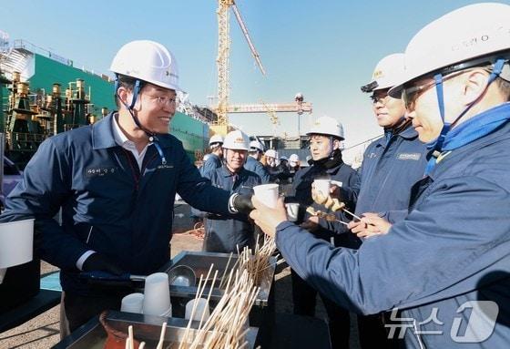 본문 이미지 - HD현대중공업이 겨울철에 찾아가는 어묵 차를 운영하고 있다.&#40;HD현대중공업 제공&#41; 