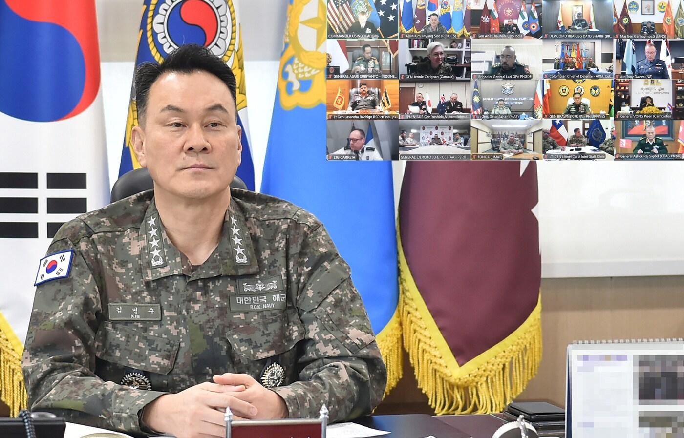 김명수 합참의장이 화상으로 진행된 제8회 인도태평양 안보포럼에 참가해 역내 군 고위급 인사들과 안보환경 변화와 주요 관심사항에 대해 논의하고 있다.&#40;합참 제공&#41;