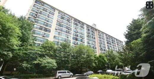 본문 이미지 -  신반포 4차 아파트 전경 (네이버 거리뷰 사이트 갈무리)