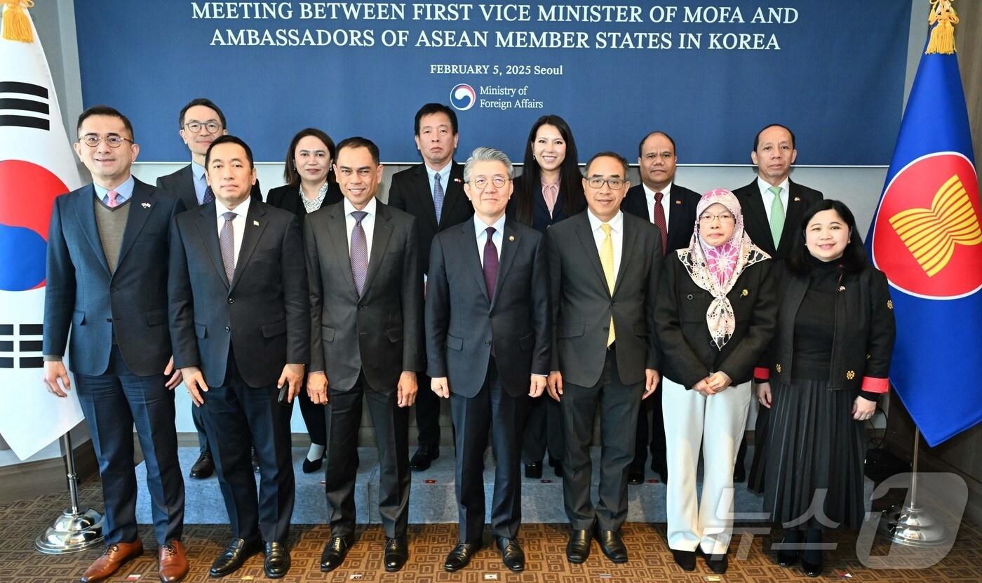 김홍균 외교부 제1차관은 5일 주한아세안대사단과 오찬 간담회를 개최했다. 2025.02.05 (외교부 제공) 