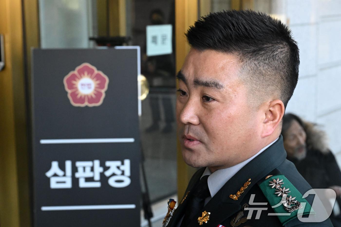 본문 이미지 - 12·3 비상계엄 사태 당시 국회에 투입됐던 707특수임무단을 이끄는 김현태 단장이 6일 서울 종로구 헌법재판소에서 열린 탄핵 심판 6차 변론기일에 증인 출석하고 있다. 2025.2.6/뉴스1 ⓒ News1 사진공동취재단