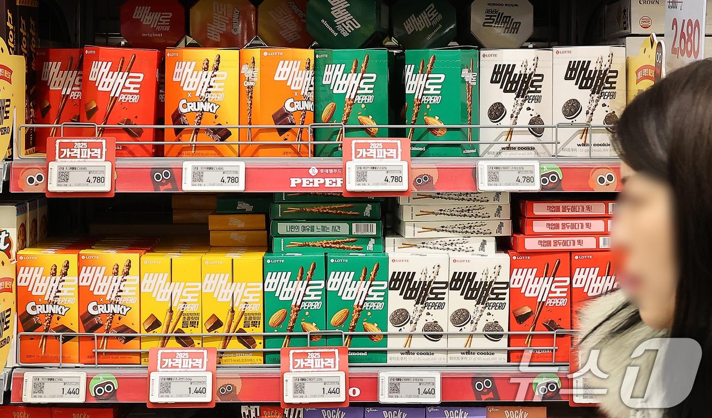 6일 서울의 한 대형마트에서 롯데웰푸드의 빼빼로가 진열되어 있다. 2025.2.6/뉴스1 ⓒ News1 김진환 기자