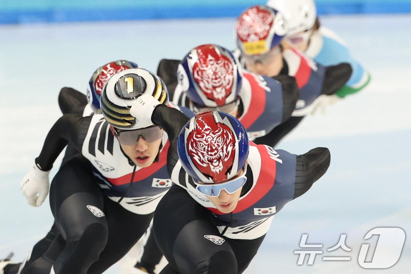 대한민국 쇼트트랙 대표팀이 6일&#40;현지시간&#41; 하얼빈 동계아시안게임 개막을 앞두고 중국 헤이룽장성 하얼빈 빙상훈련센터 다목적홀에서 훈련하고 있다. 2025.2.6/뉴스1 ⓒ News1 이승배 기자