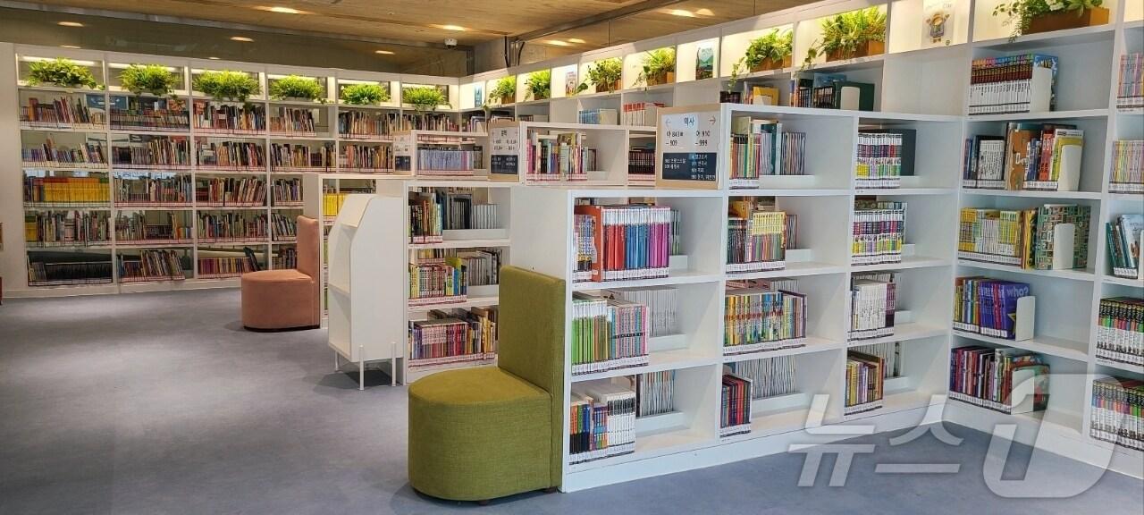 본문 이미지 - 용인시 동천도서관 어린이자료실 모습.(용인시 제공)