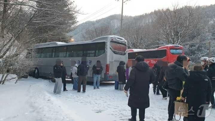 본문 이미지 - 강원 홍천 서면 대곡리 사고 현장.&#40;강원도소방본부 제공&#41;