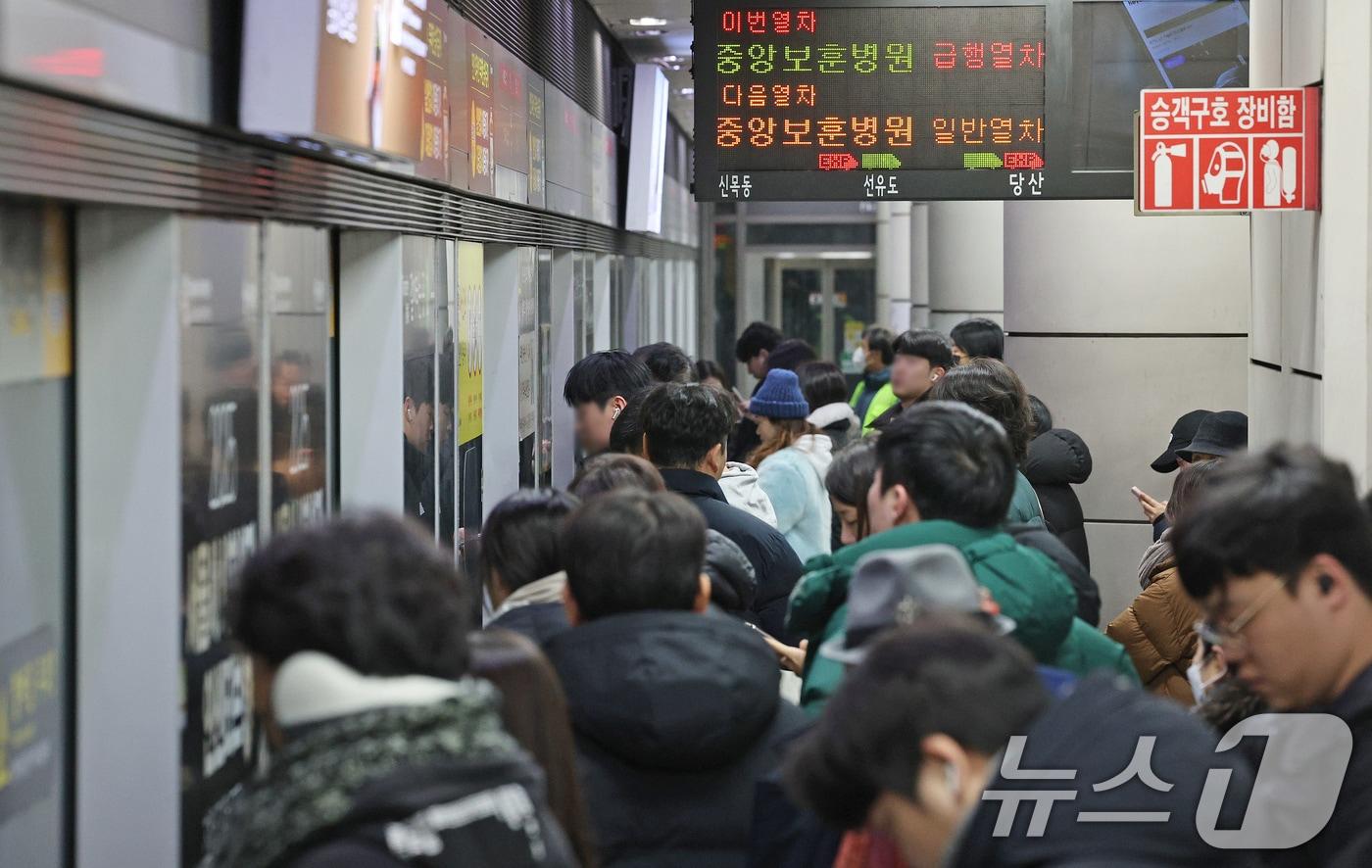 서울 영등포구 9호선 당산역 승강장 2025.2.7/뉴스1 ⓒ News1 장수영 기자