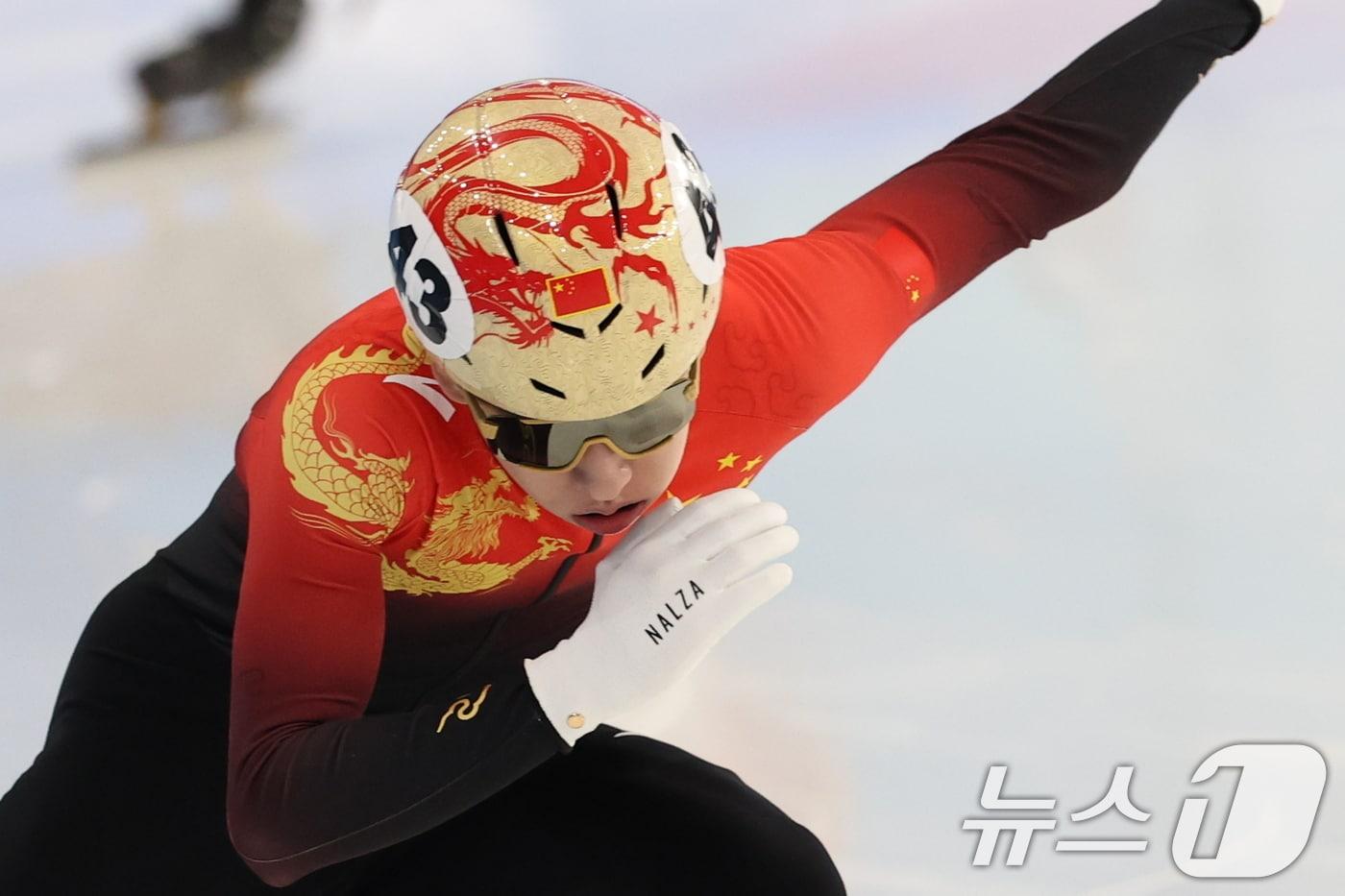 7일&#40;현지시간&#41; 중국 헤이룽장성 하얼빈 빙상훈련센터 다목적홀에서 열린 하얼빈 동계아시안게임 쇼트트랙 남자 500ｍ 예선에서 중국 린샤오쥔이 역주하고 있다. 2025.2.7/뉴스1 ⓒ News1 이승배 기자
