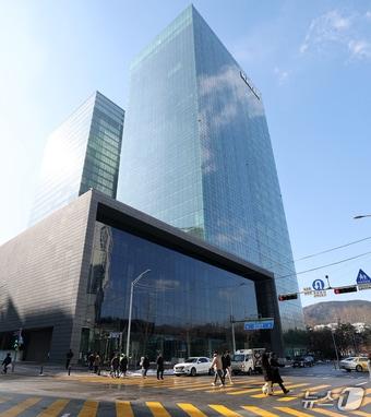 본문 이미지 - 경기 성남시 분당구 네이버 본사 모습 2025.2.7/뉴스1 ⓒ News1 오대일 기자