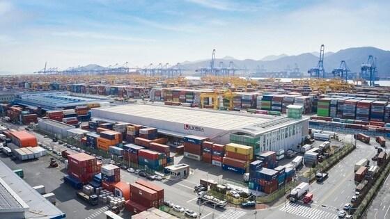 본문 이미지 - LX판토스 부산 신항 물류센터 전경.(LX판토스 제공)ⓒ 뉴스1  