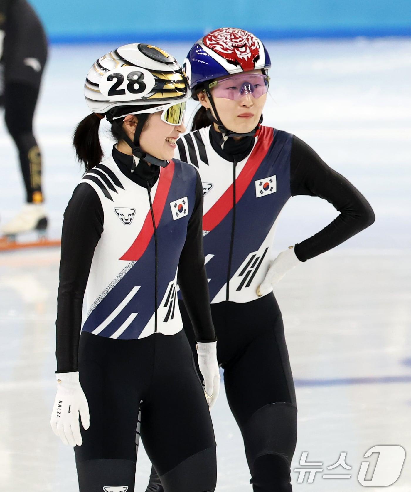 본문 이미지 - 쇼트트랙 대표팀 최민정(오른쪽)과 김길리. /뉴스1 DB  ⓒ News1 이승배 기자