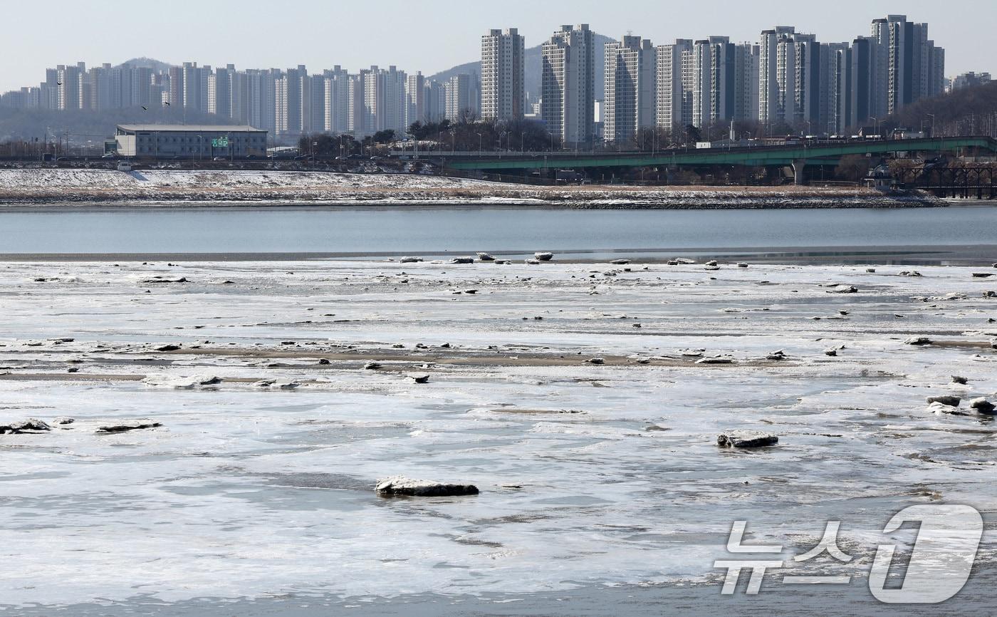 지난 2월 9일 경기도 김포시 일산대교 인근 한강/뉴스1 ⓒ News1 이동해 기자