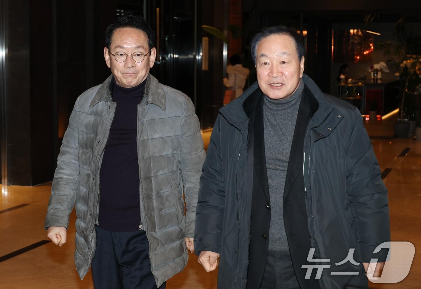 김도읍(왼쪽), 한기호 국민의힘 의원이 9일 오후 서울 여의도의 한 식당에서 가진 권영세 비상대책위원장과 중진의원들 회동에 참석하고 있다. 2025.2.9/뉴스1 ⓒ News1 이광호 기자